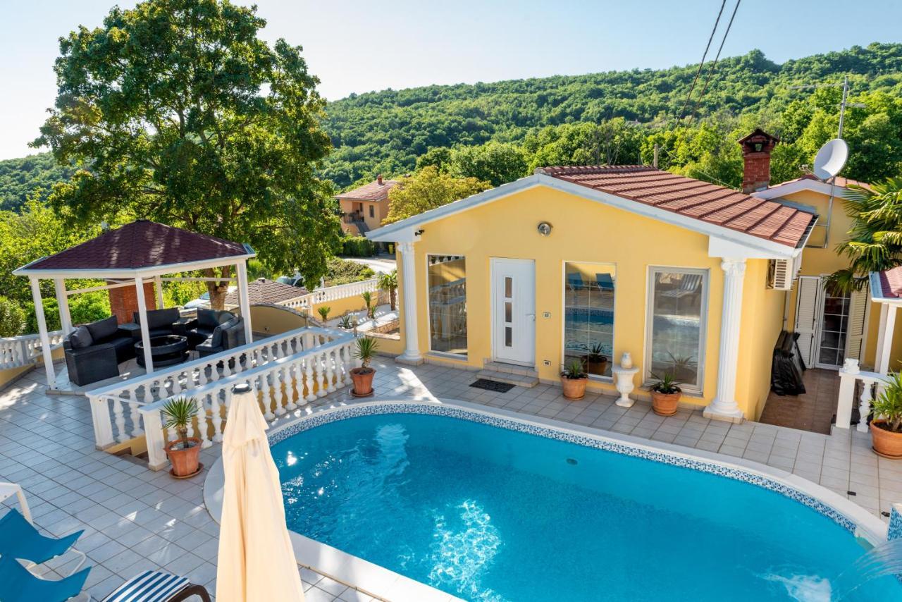 Villa Katarina لابين المظهر الخارجي الصورة