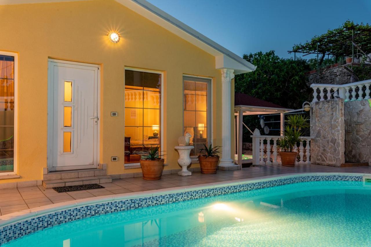 Villa Katarina لابين المظهر الخارجي الصورة