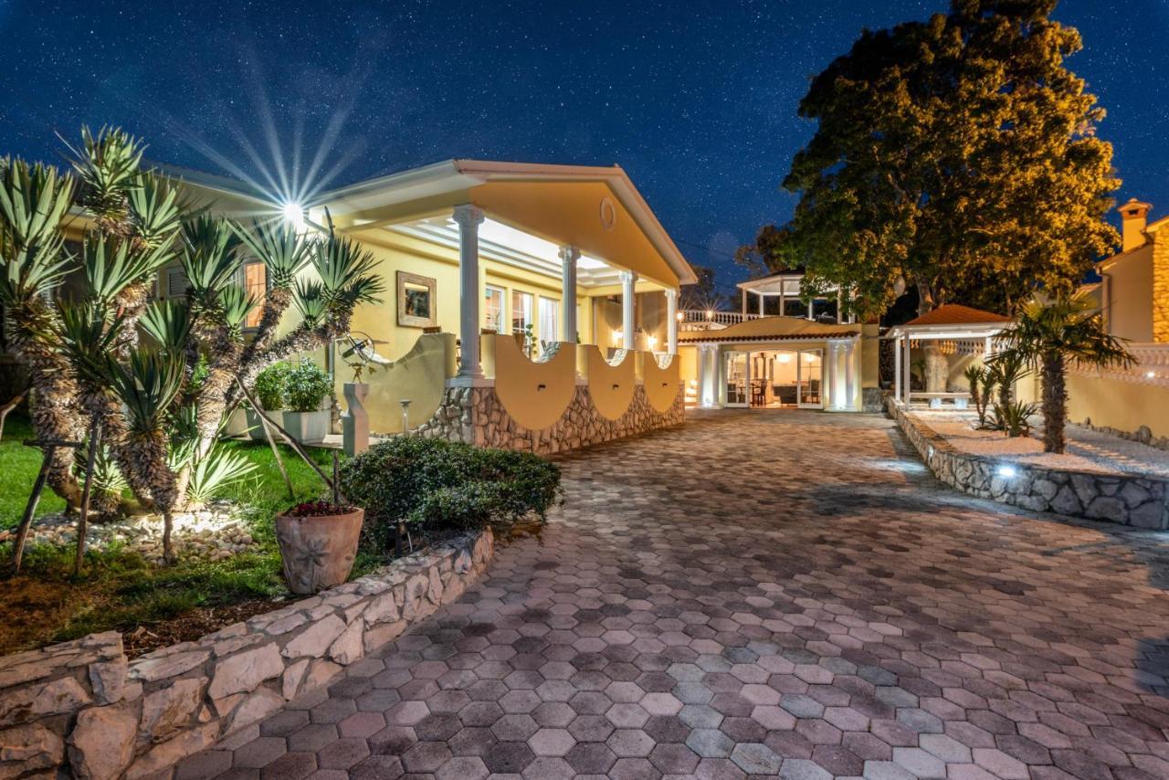Villa Katarina لابين المظهر الخارجي الصورة