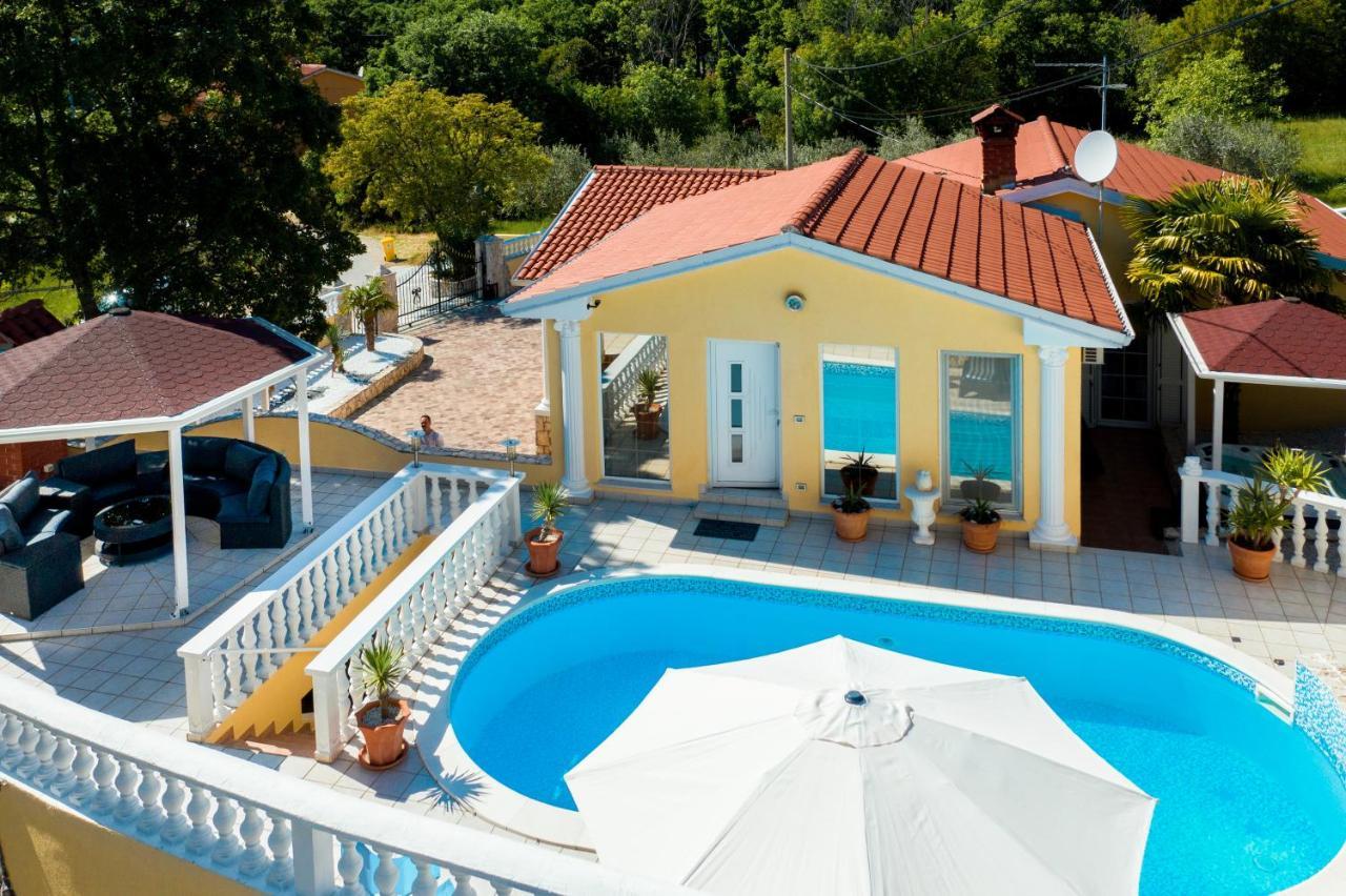 Villa Katarina لابين المظهر الخارجي الصورة