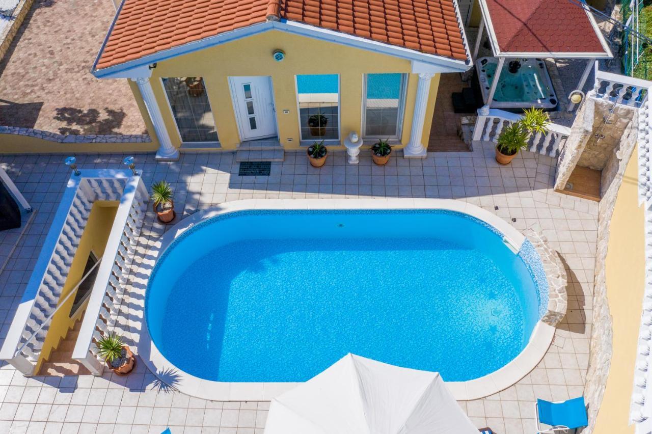 Villa Katarina لابين المظهر الخارجي الصورة